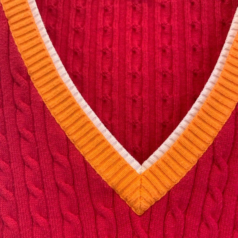 Tommy Hilfiger Women’s mostly cotton, cable knit, magenta V-neck sweater. Size S - Picture 4 of 10